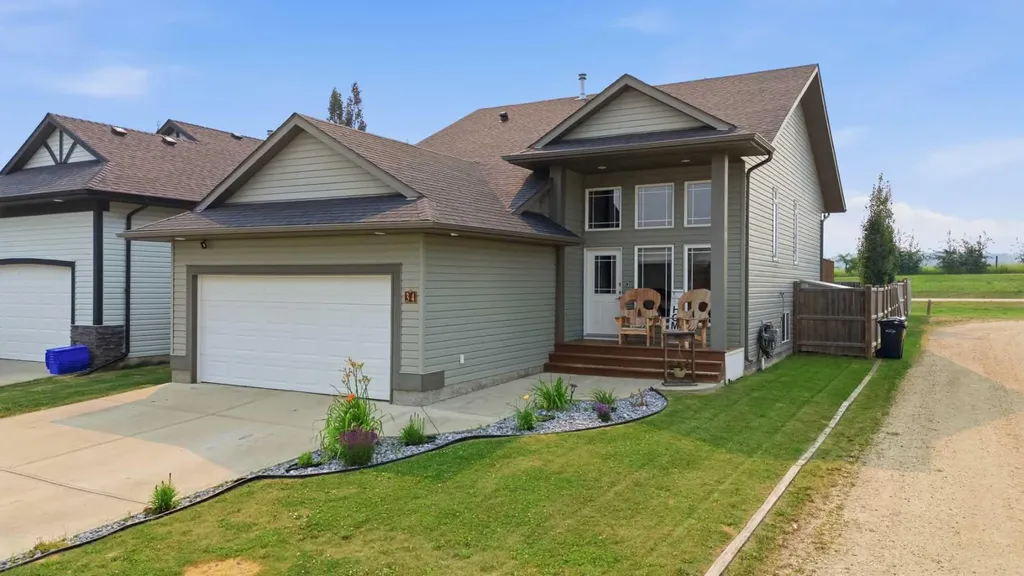34 Wilkinson Circle Sylvan Lake AB T4S 2N8