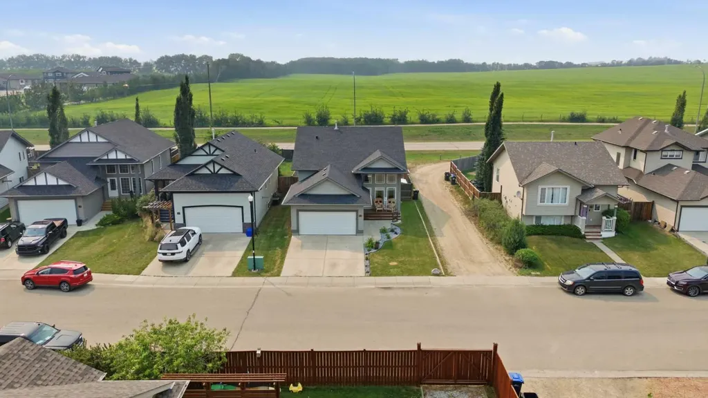 34 Wilkinson Circle Sylvan Lake AB T4S 2N8