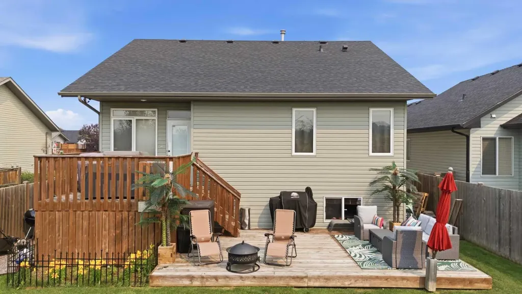 34 Wilkinson Circle Sylvan Lake AB T4S 2N8