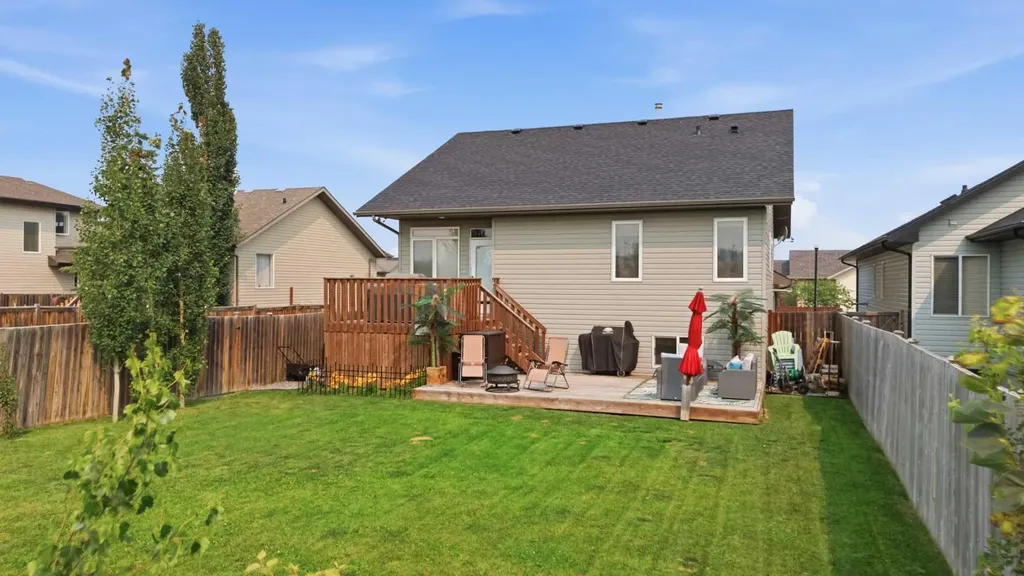 34 Wilkinson Circle Sylvan Lake AB T4S 2N8
