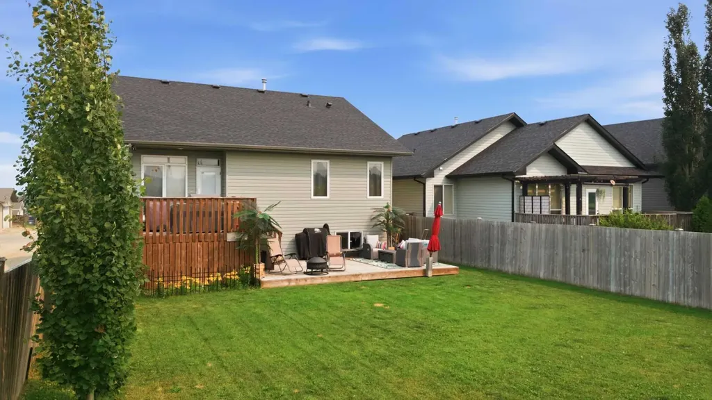 34 Wilkinson Circle Sylvan Lake AB T4S 2N8