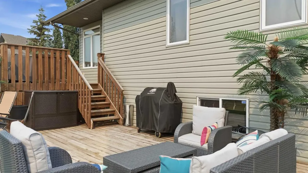 34 Wilkinson Circle Sylvan Lake AB T4S 2N8