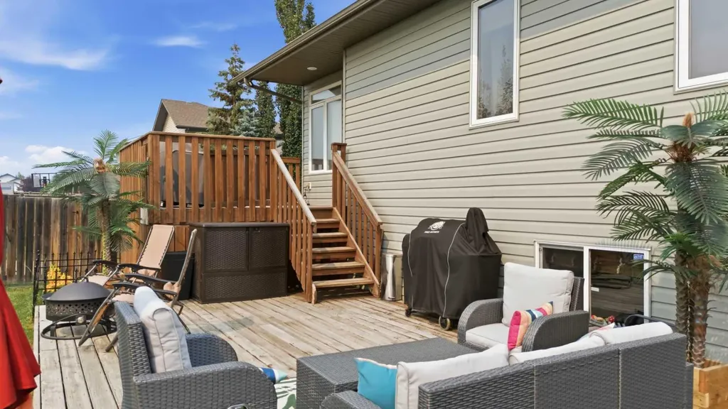 34 Wilkinson Circle Sylvan Lake AB T4S 2N8