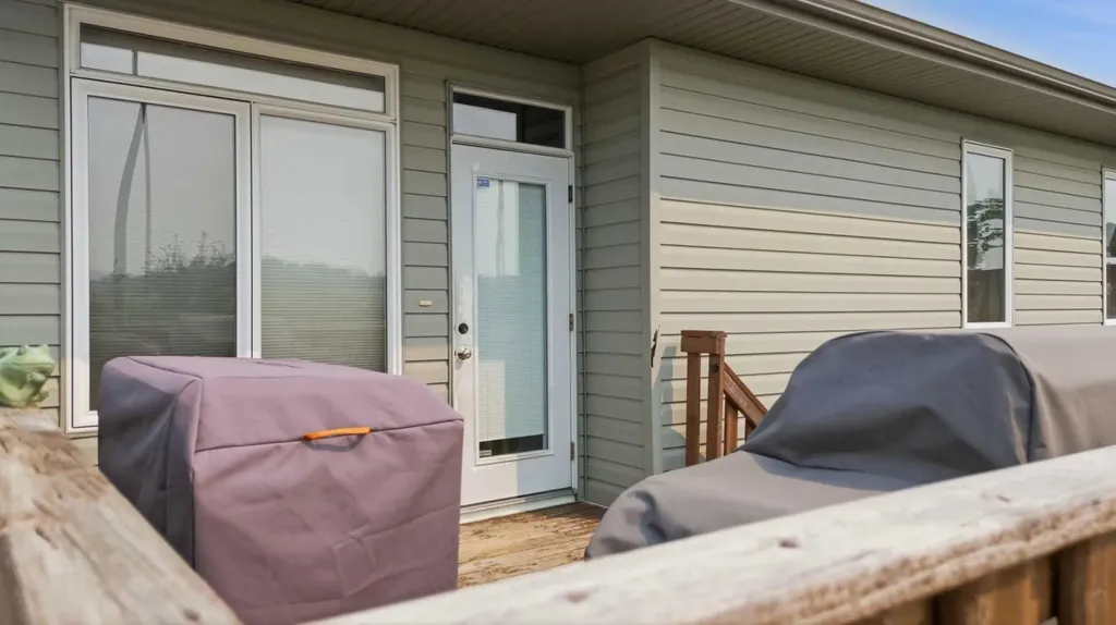 34 Wilkinson Circle Sylvan Lake AB T4S 2N8