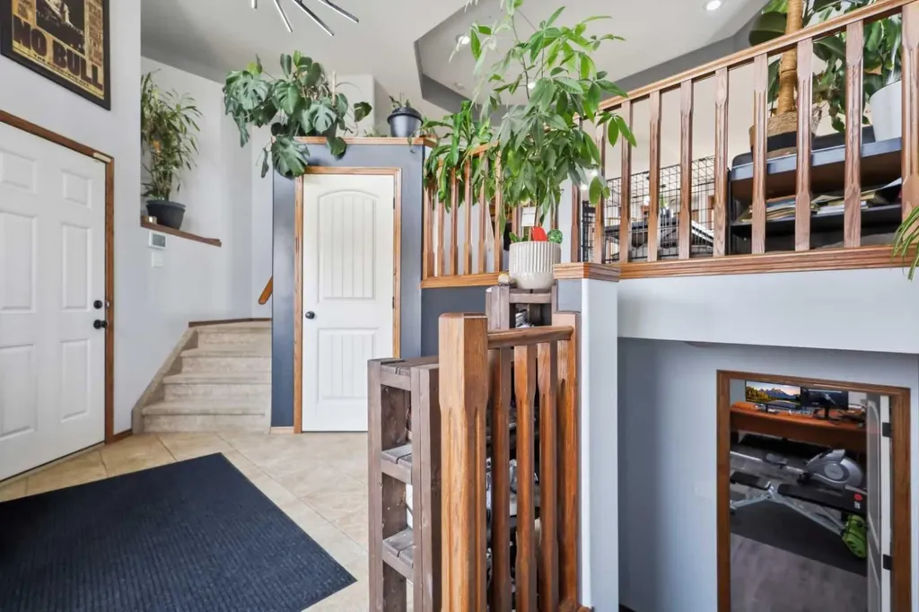 34 Wilkinson Circle Sylvan Lake AB T4S 2N8