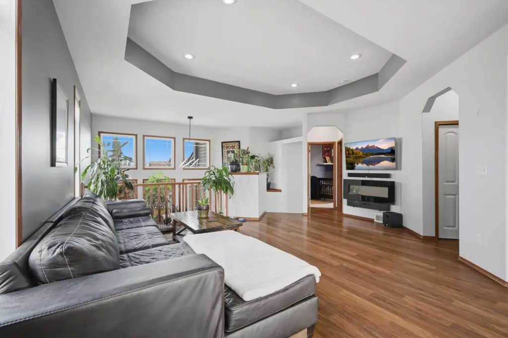 34 Wilkinson Circle Sylvan Lake AB T4S 2N8