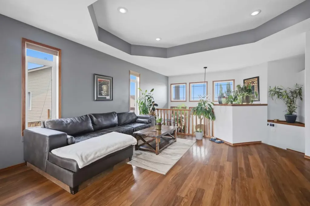34 Wilkinson Circle Sylvan Lake AB T4S 2N8