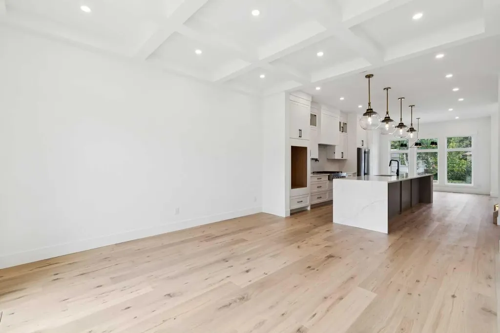 2607 5 Avenue NW Calgary AB T2N 0T7