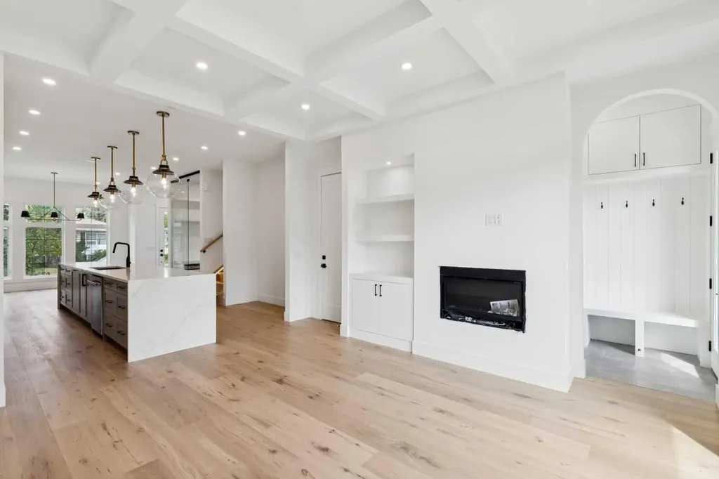 2607 5 Avenue NW Calgary AB T2N 0T7