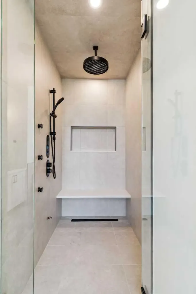 2607 5 Avenue NW Calgary AB T2N 0T7