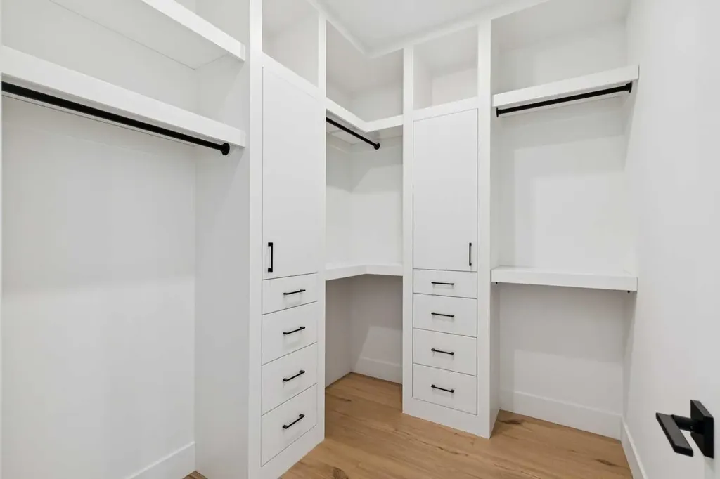2607 5 Avenue NW Calgary AB T2N 0T7