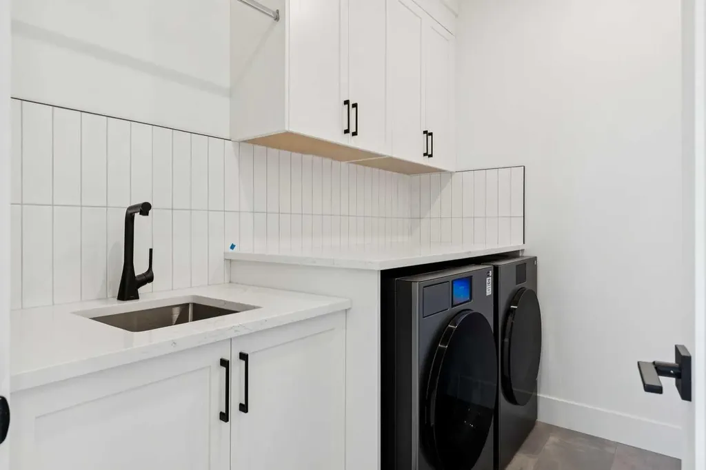 2607 5 Avenue NW Calgary AB T2N 0T7