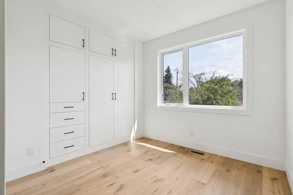 2607 5 Avenue NW Calgary AB T2N 0T7