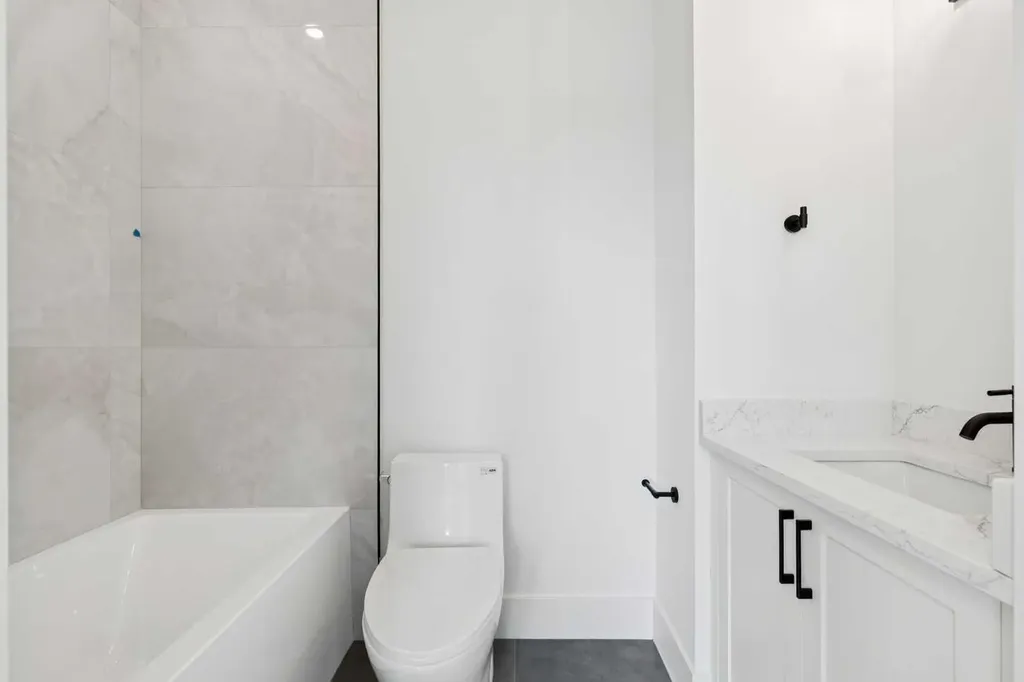 2607 5 Avenue NW Calgary AB T2N 0T7