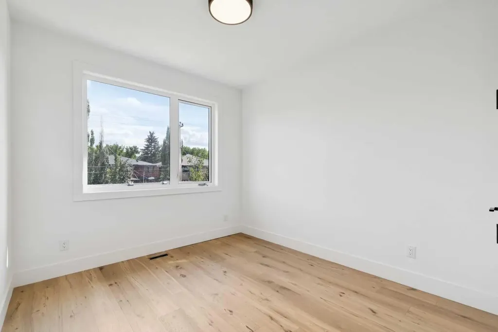 2607 5 Avenue NW Calgary AB T2N 0T7