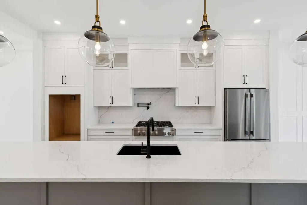 2607 5 Avenue NW Calgary AB T2N 0T7