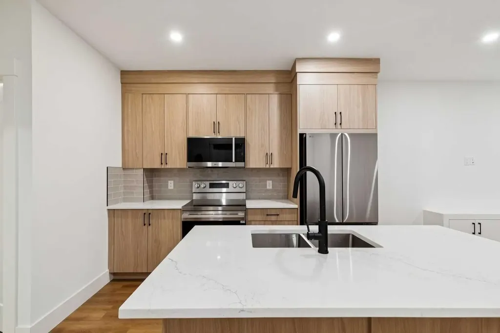 2607 5 Avenue NW Calgary AB T2N 0T7