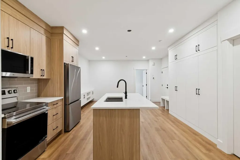 2607 5 Avenue NW Calgary AB T2N 0T7