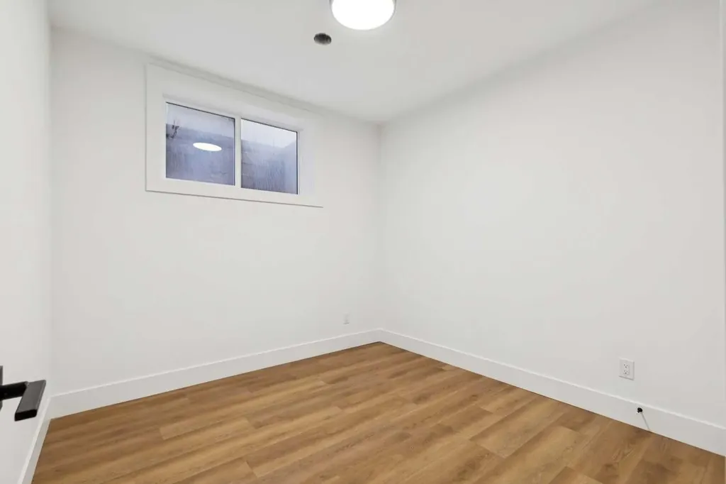 2607 5 Avenue NW Calgary AB T2N 0T7
