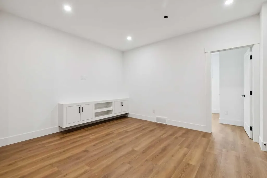 2607 5 Avenue NW Calgary AB T2N 0T7