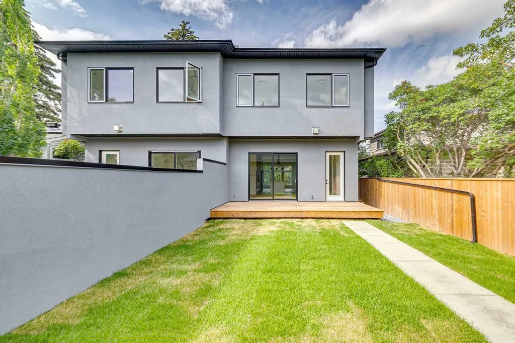 2607 5 Avenue NW Calgary AB T2N 0T7