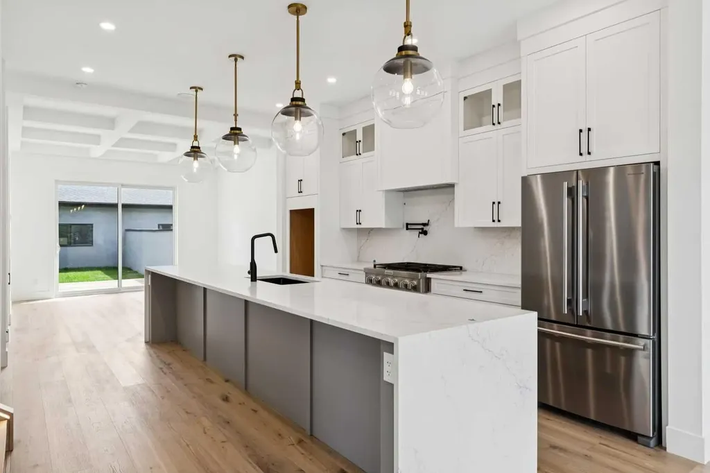 2607 5 Avenue NW Calgary AB T2N 0T7