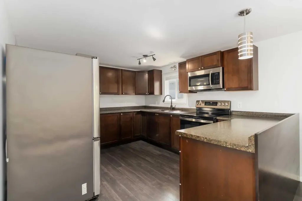 180 Greenbriar Bay Fort Mcmurray AB T9H 3Y4