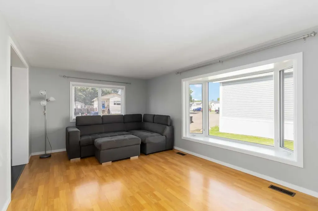 180 Greenbriar Bay Fort Mcmurray AB T9H 3Y4