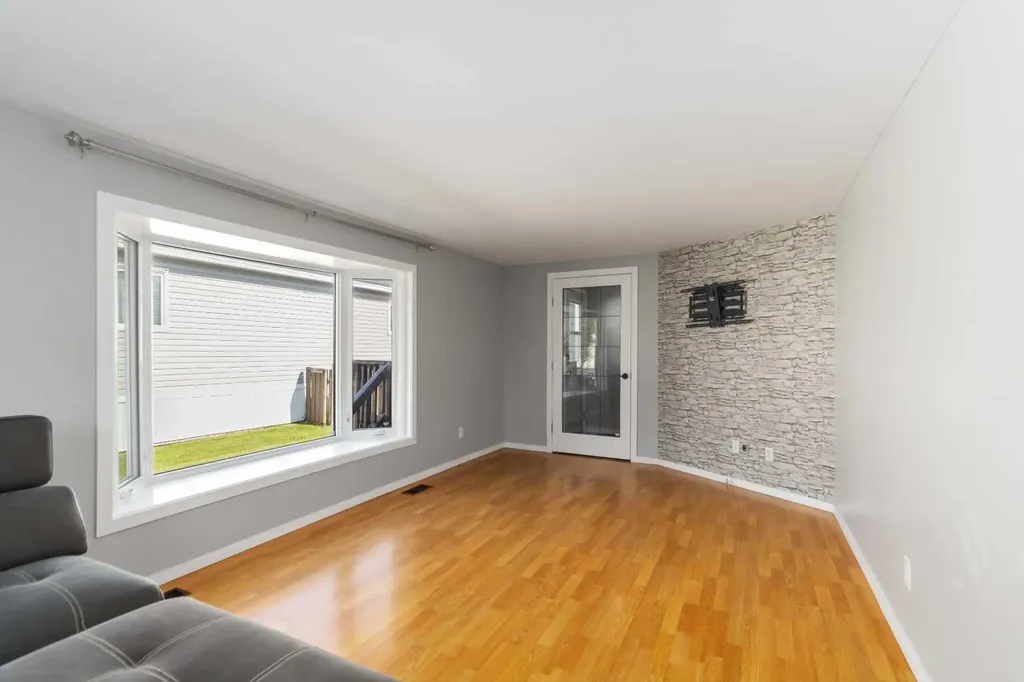 180 Greenbriar Bay Fort Mcmurray AB T9H 3Y4