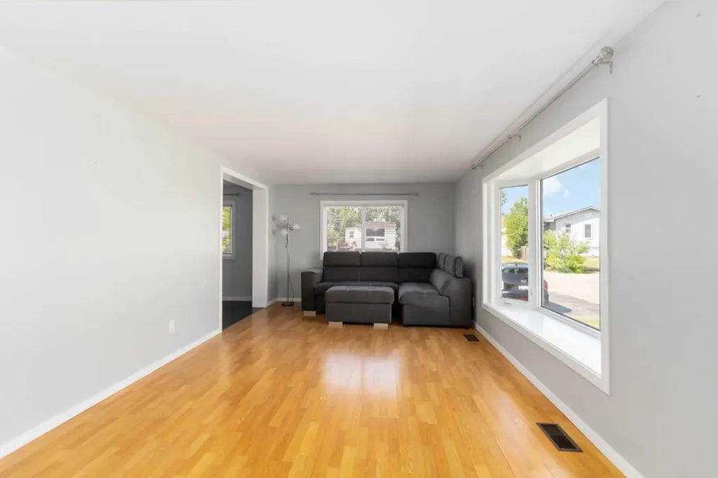 180 Greenbriar Bay Fort Mcmurray AB T9H 3Y4