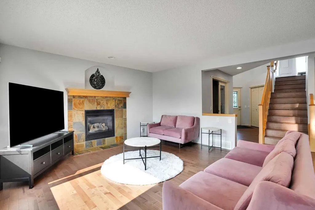 101 Royal Oak Crescent NW Calgary AB T3G 4Y7