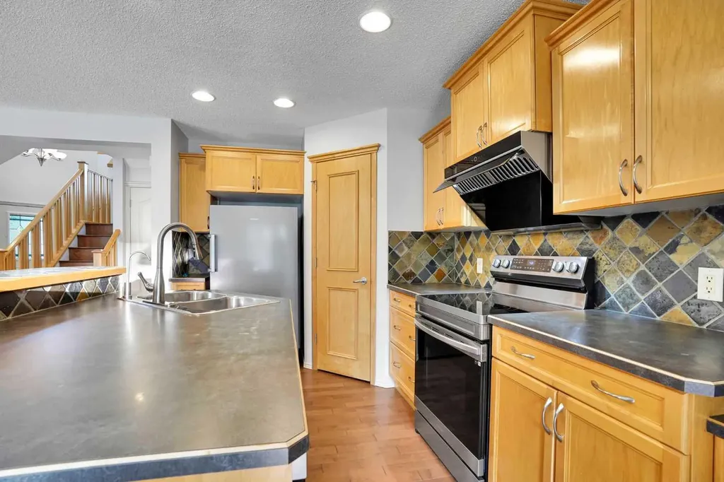 101 Royal Oak Crescent NW Calgary AB T3G 4Y7