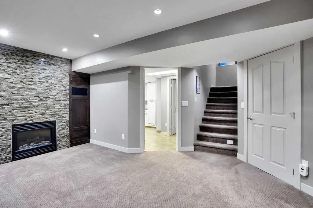 101 Royal Oak Crescent NW Calgary AB T3G 4Y7