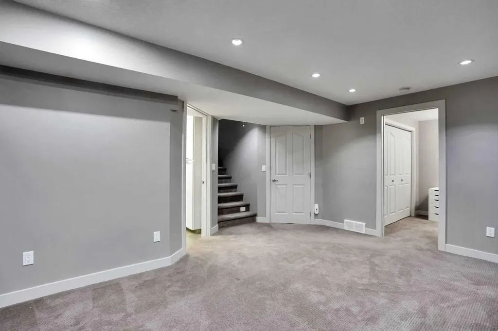 101 Royal Oak Crescent NW Calgary AB T3G 4Y7