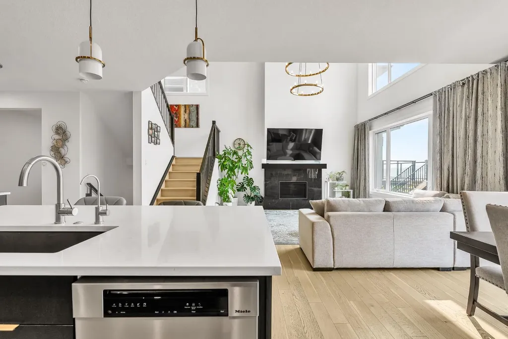 406 Rowley Way NW Calgary AB T3L 0G5