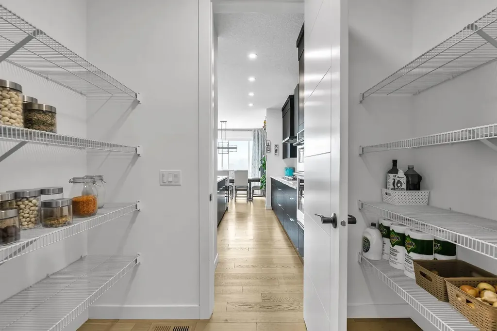 406 Rowley Way NW Calgary AB T3L 0G5