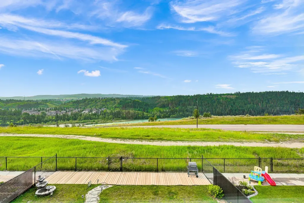 406 Rowley Way NW Calgary AB T3L 0G5