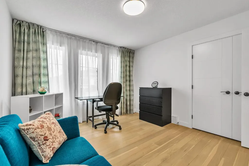 406 Rowley Way NW Calgary AB T3L 0G5
