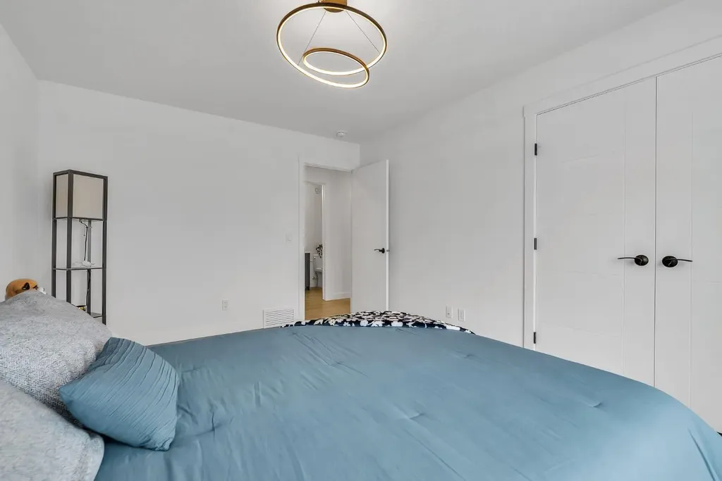 406 Rowley Way NW Calgary AB T3L 0G5