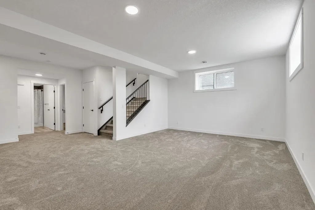 406 Rowley Way NW Calgary AB T3L 0G5