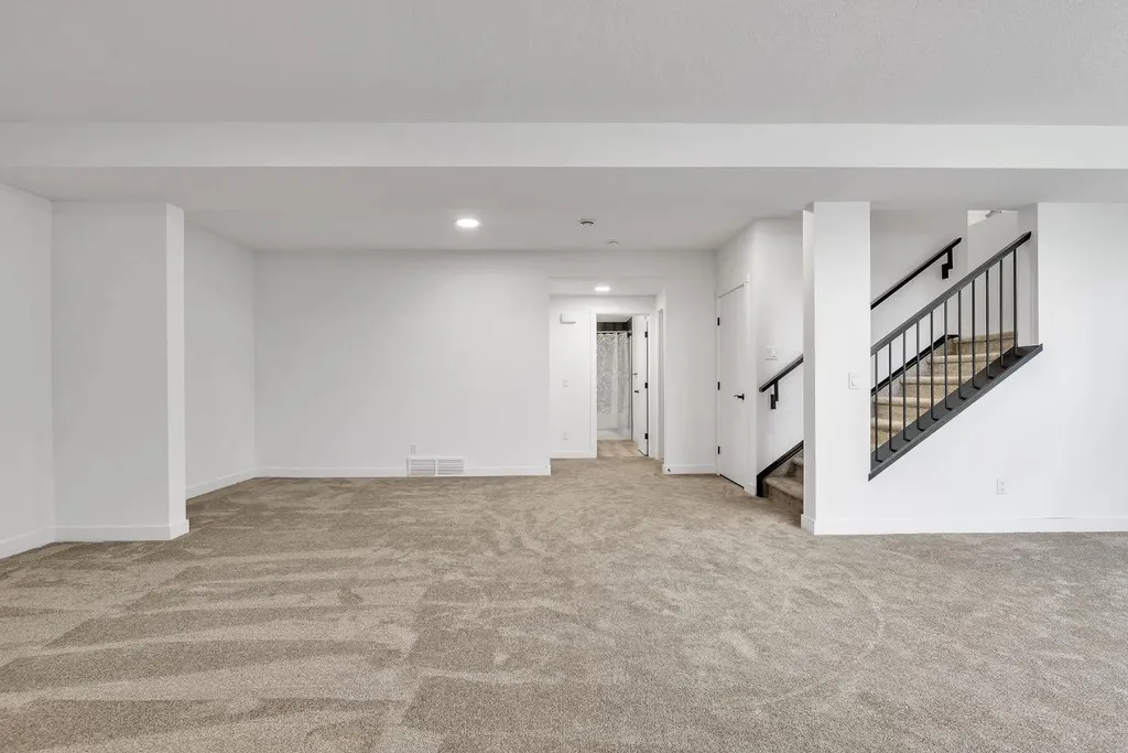 406 Rowley Way NW Calgary AB T3L 0G5