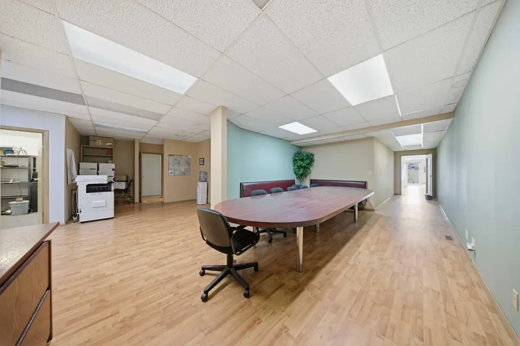122 2 Avenue Strathmore AB T1P 1K1