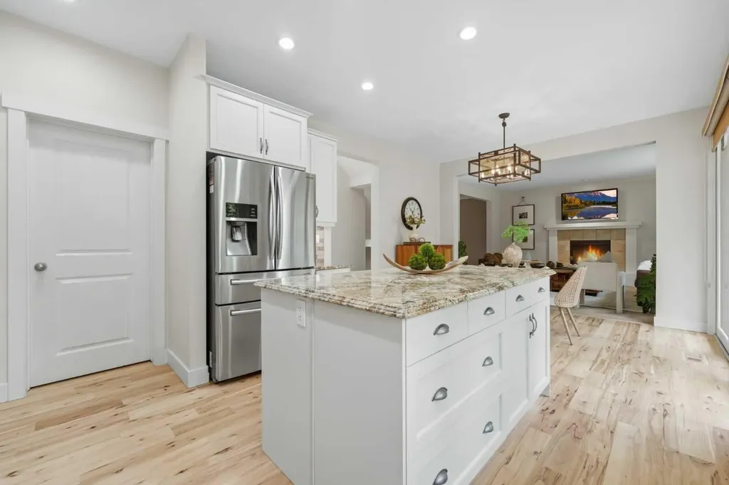 8216 9 Avenue SW Calgary AB T3H 0C2