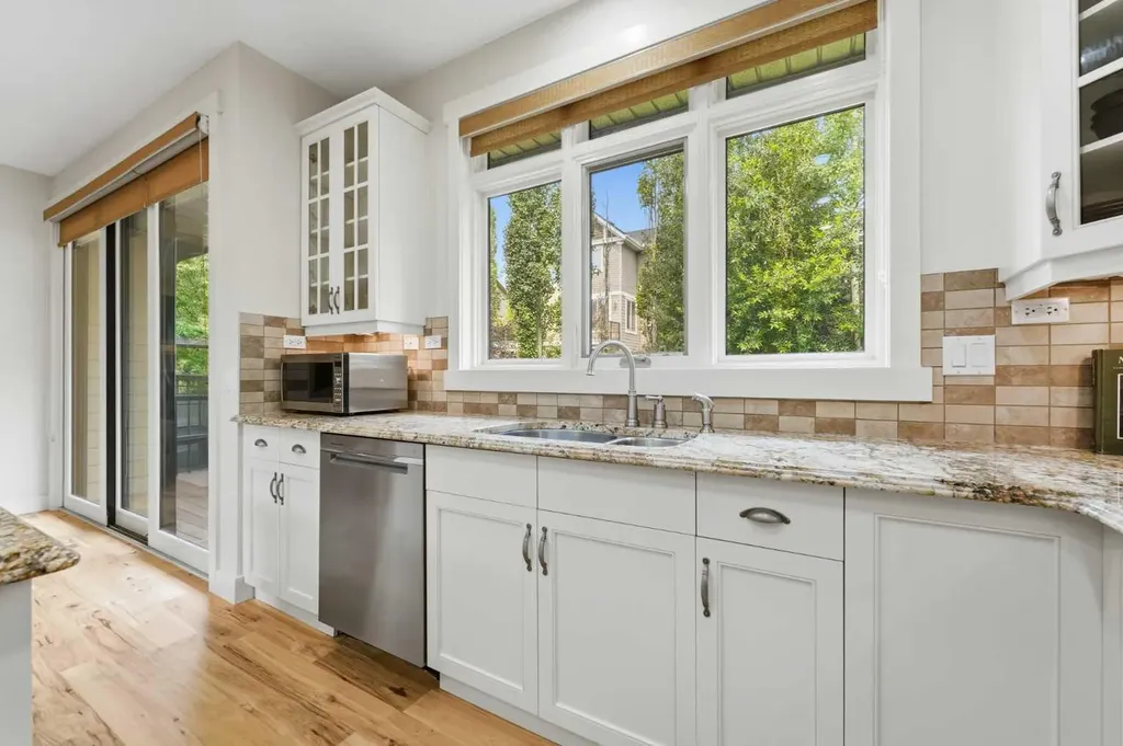 8216 9 Avenue SW Calgary AB T3H 0C2
