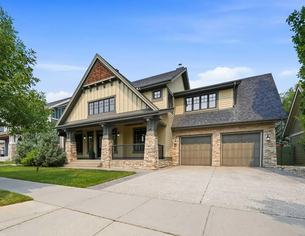 8216 9 Avenue SW Calgary AB T3H 0C2