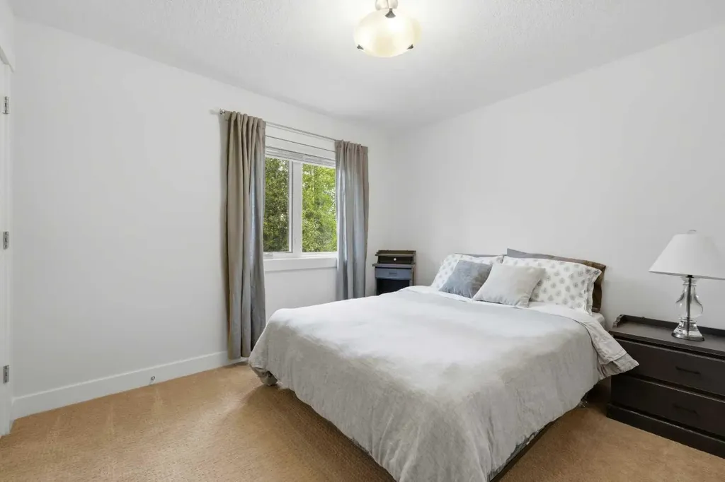 8216 9 Avenue SW Calgary AB T3H 0C2