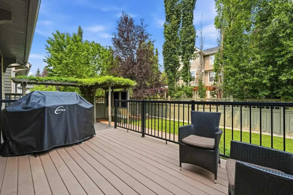 8216 9 Avenue SW Calgary AB T3H 0C2