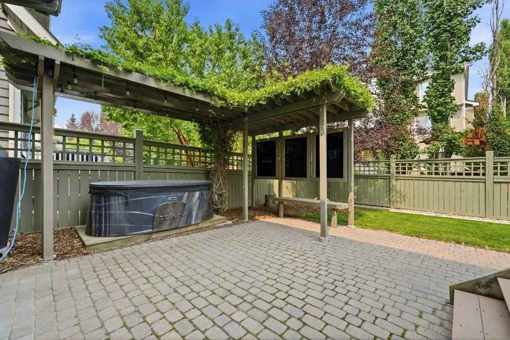 8216 9 Avenue SW Calgary AB T3H 0C2