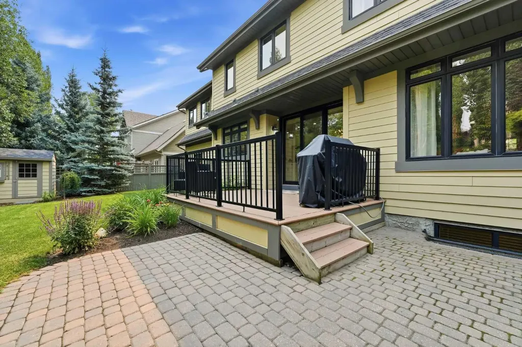8216 9 Avenue SW Calgary AB T3H 0C2