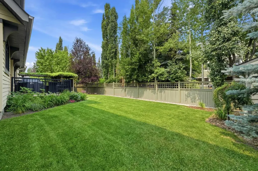 8216 9 Avenue SW Calgary AB T3H 0C2